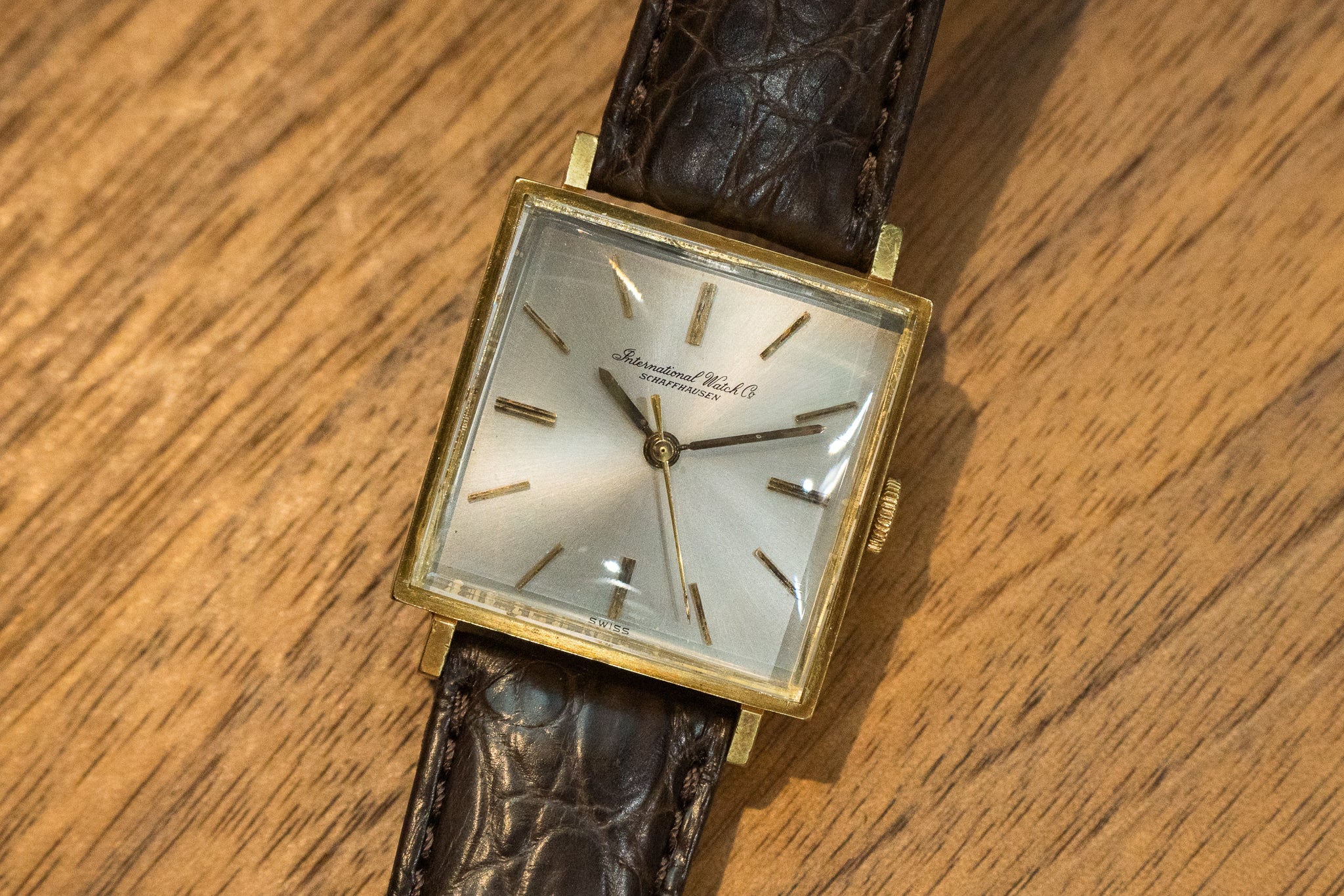 IWC スクエア R1313 18KYG金無垢 手巻き Cal.401 1960年代製 – 黒船