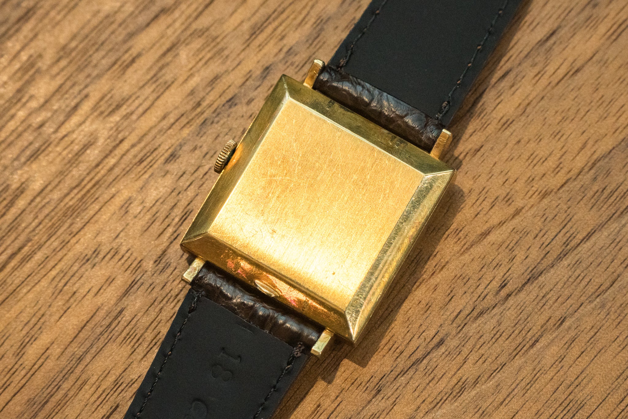 IWC スクエア R1313 18KYG金無垢 手巻き Cal.401 1960年代製 – 黒船