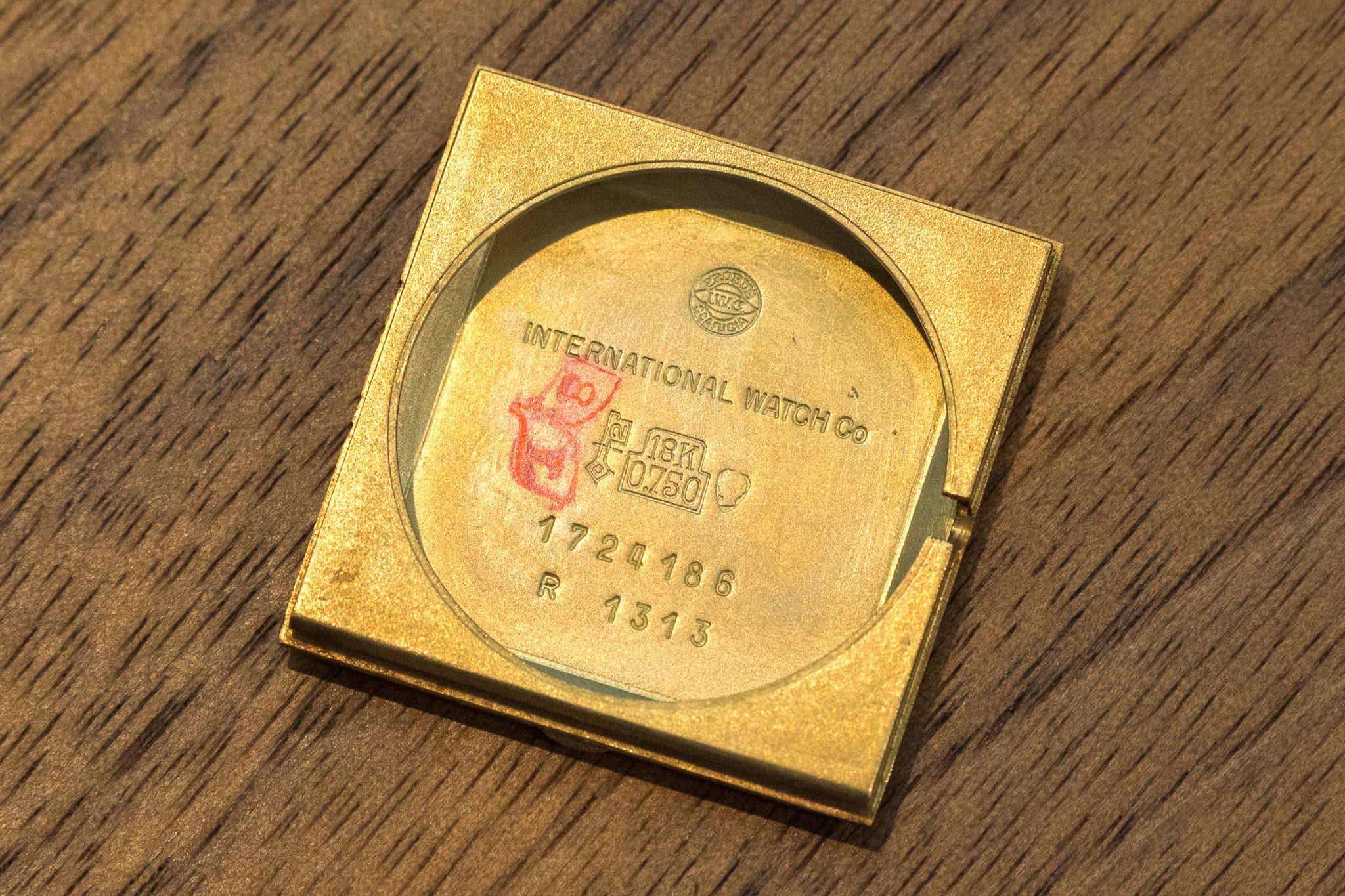 IWC スクエア R1313 18KYG金無垢 手巻き Cal.401 1960年代製 – 黒船