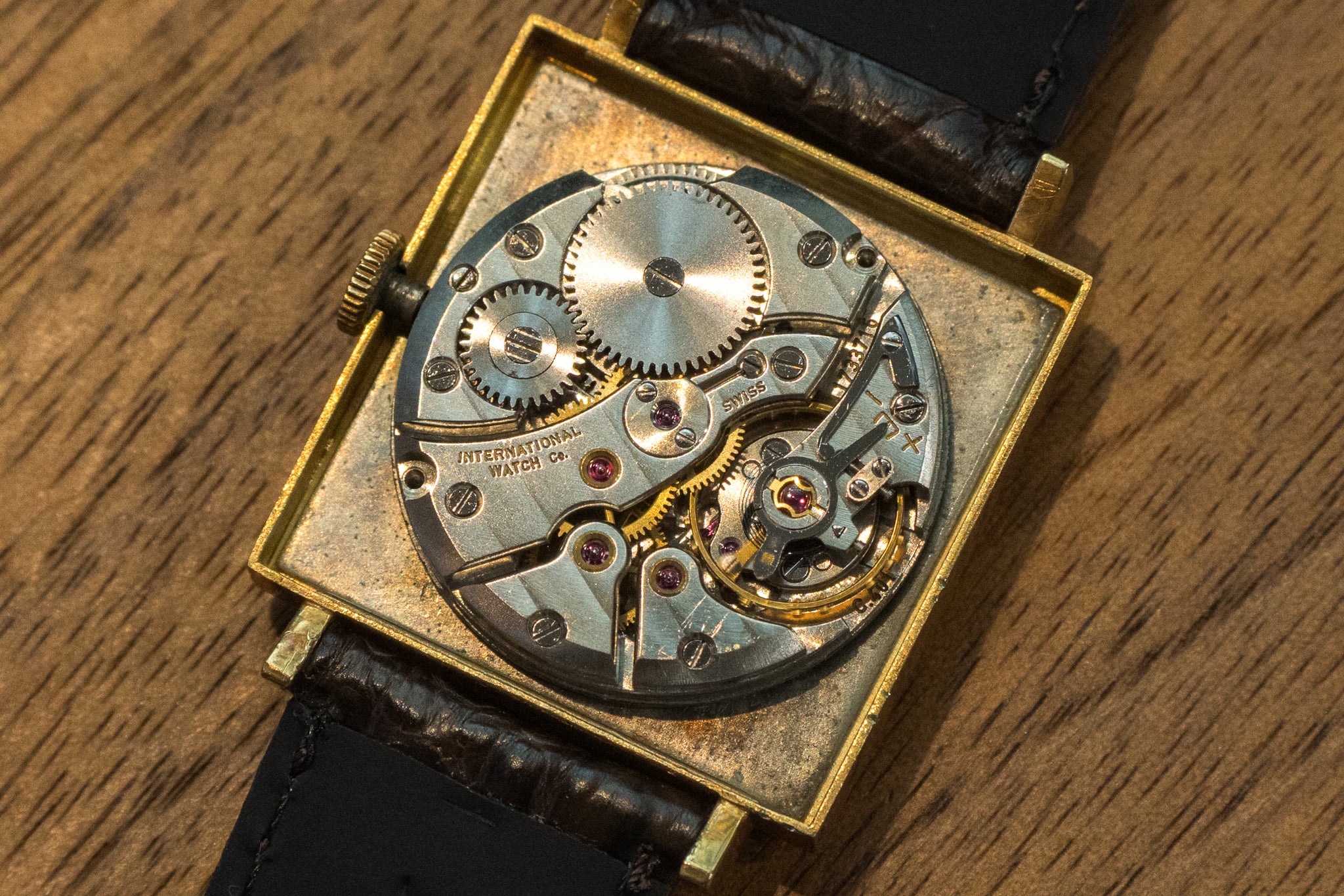 手巻き時計 アメリカ合衆国デザイン 機械-手巻き式 腕時計 ギアの動きが美しく見えるスケルトンデザインの